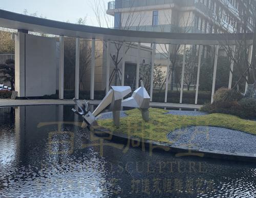 《小鹿》不銹鋼景觀雕塑